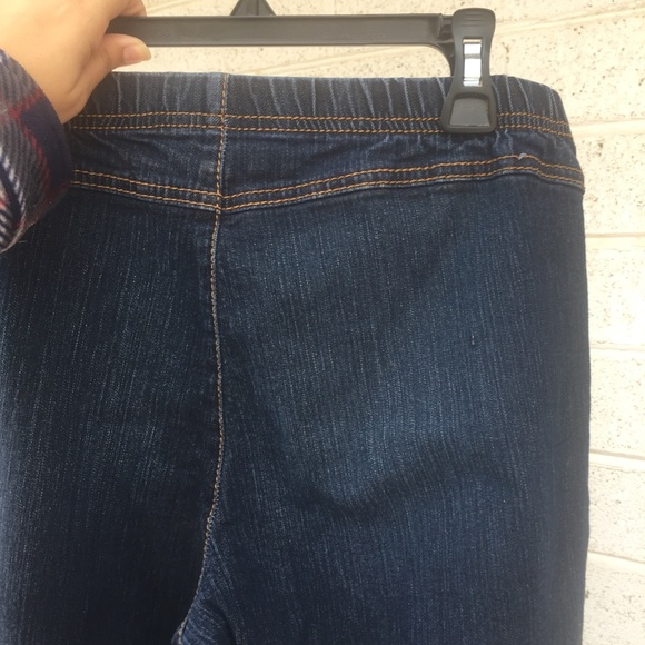 St. John’s Bay Women’s stretchy Jean - Picture 4 of 4